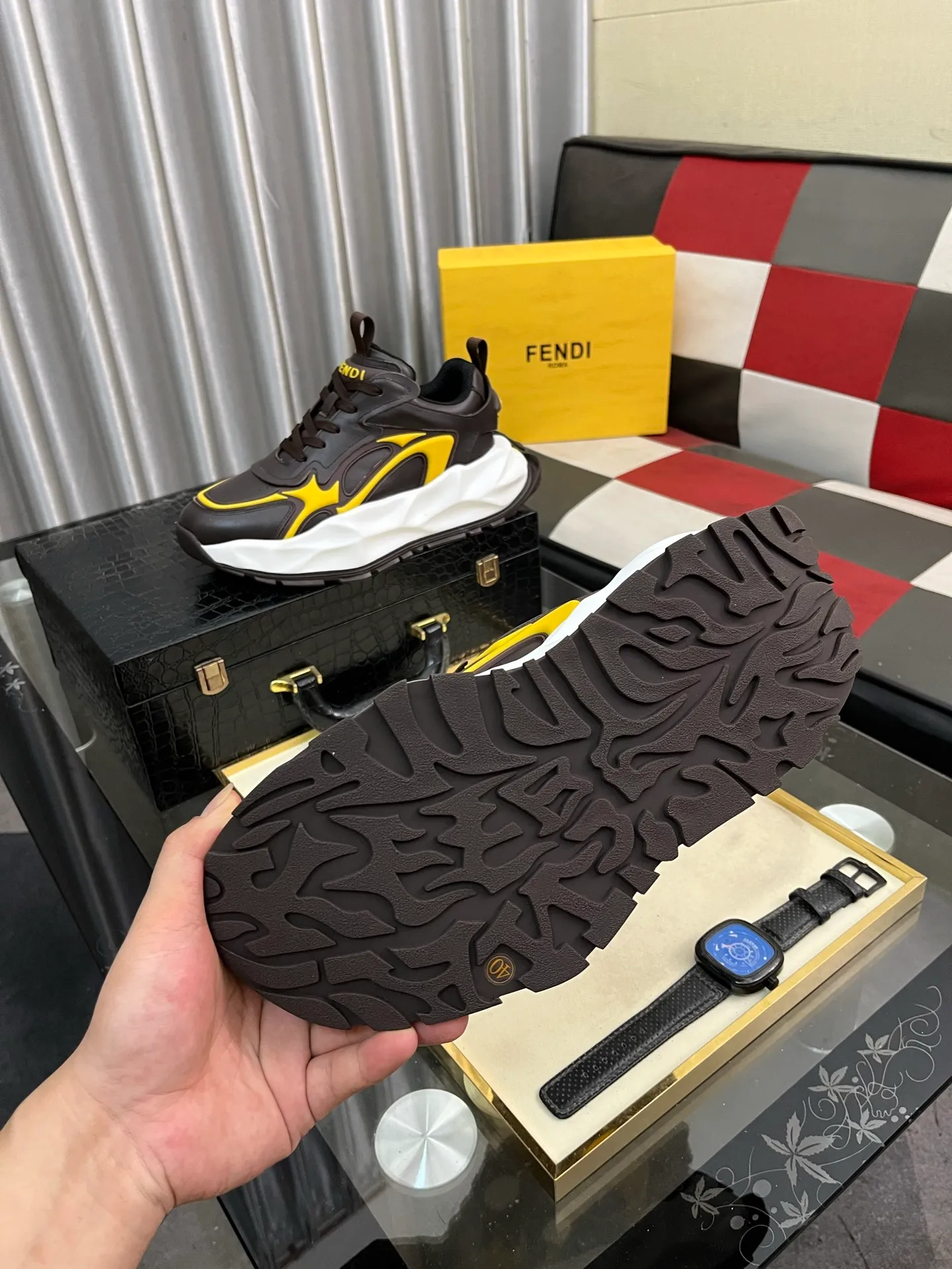 Men's Men's Shoes💰580⌚️⌚️[fendi] Fendi's classic and comfortable men's, this complex sneaker is made of soft calfskin➕genuine leather lining➕original ultra-light rubber material with rough outsole. This unique light style is suitable for the casual and refined sensibility of this season. It is comfortable and natural on the feet. It is an everyday style for casual travel in autumn and winter! 38-446️⃣colors available